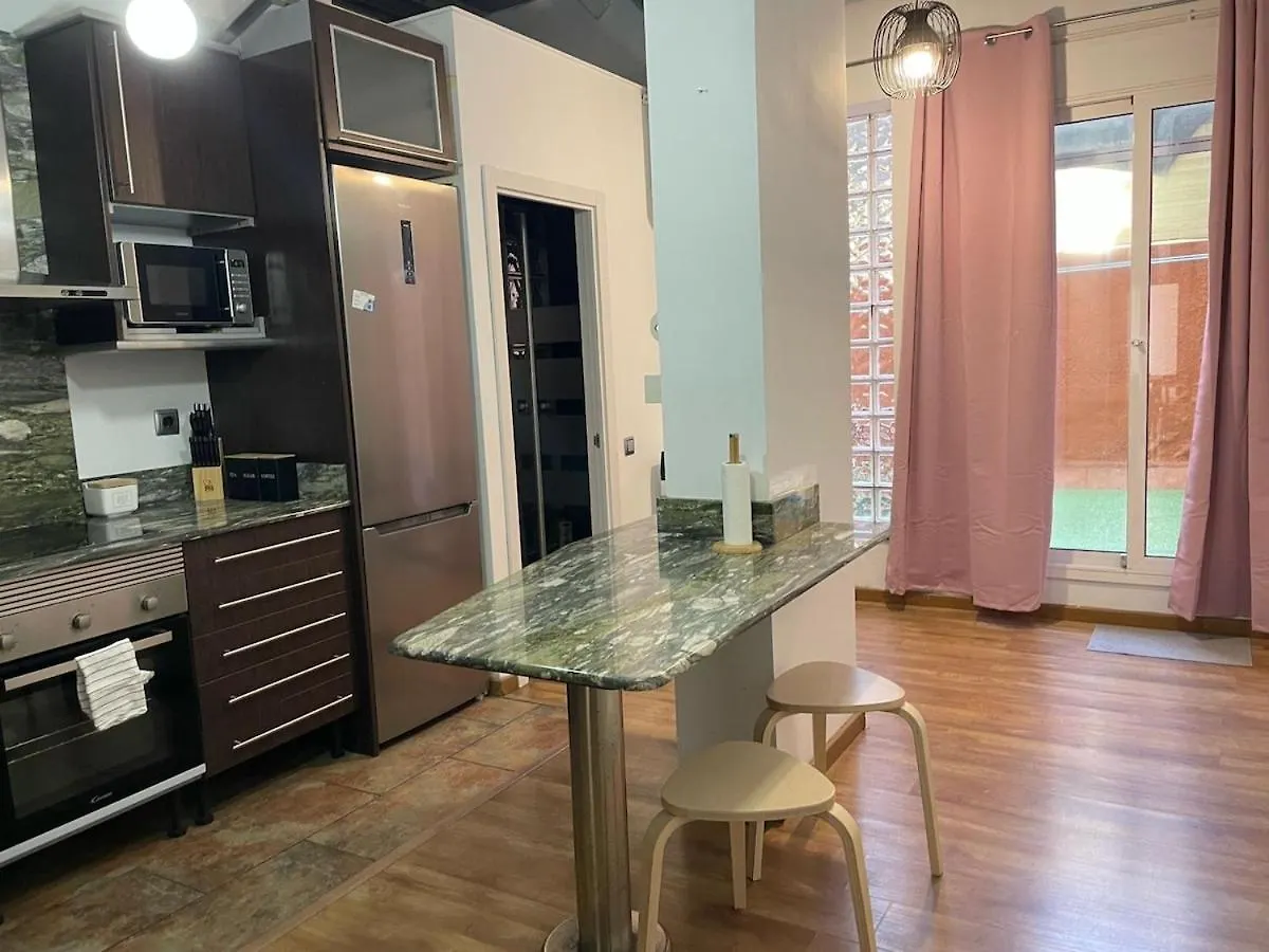 Sa 15Min Downtown Barcelona, 5Min Metro, Beach Nearby Sant Adria de Besos Apartment